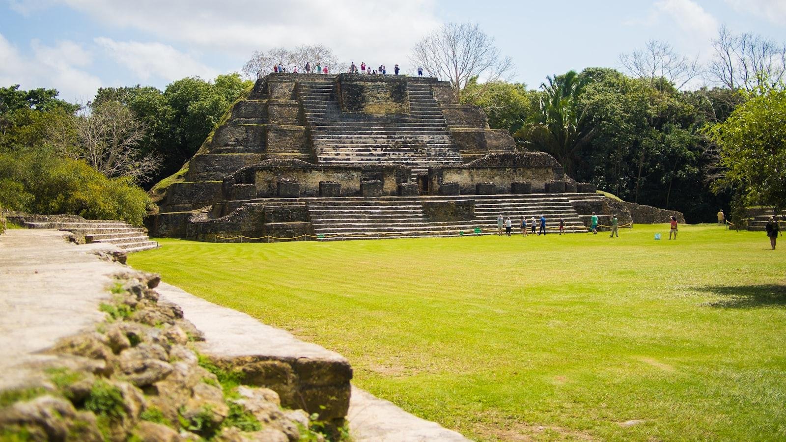 Overview of⁤ Belize's⁣ History and Culture