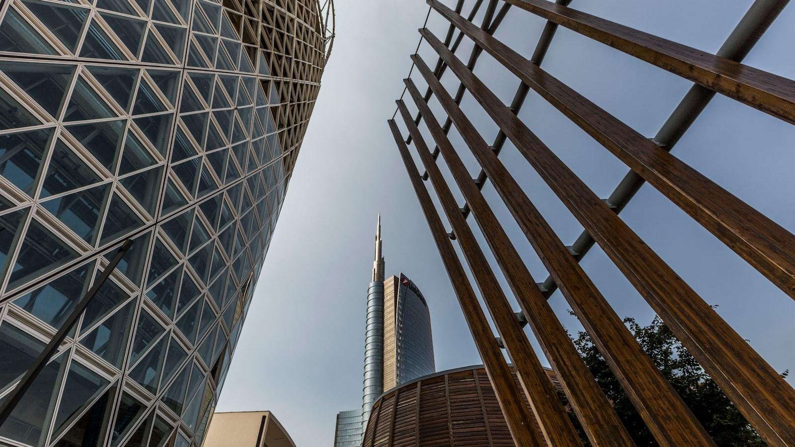 Factors to Consider When Choosing Between SEO and SEM