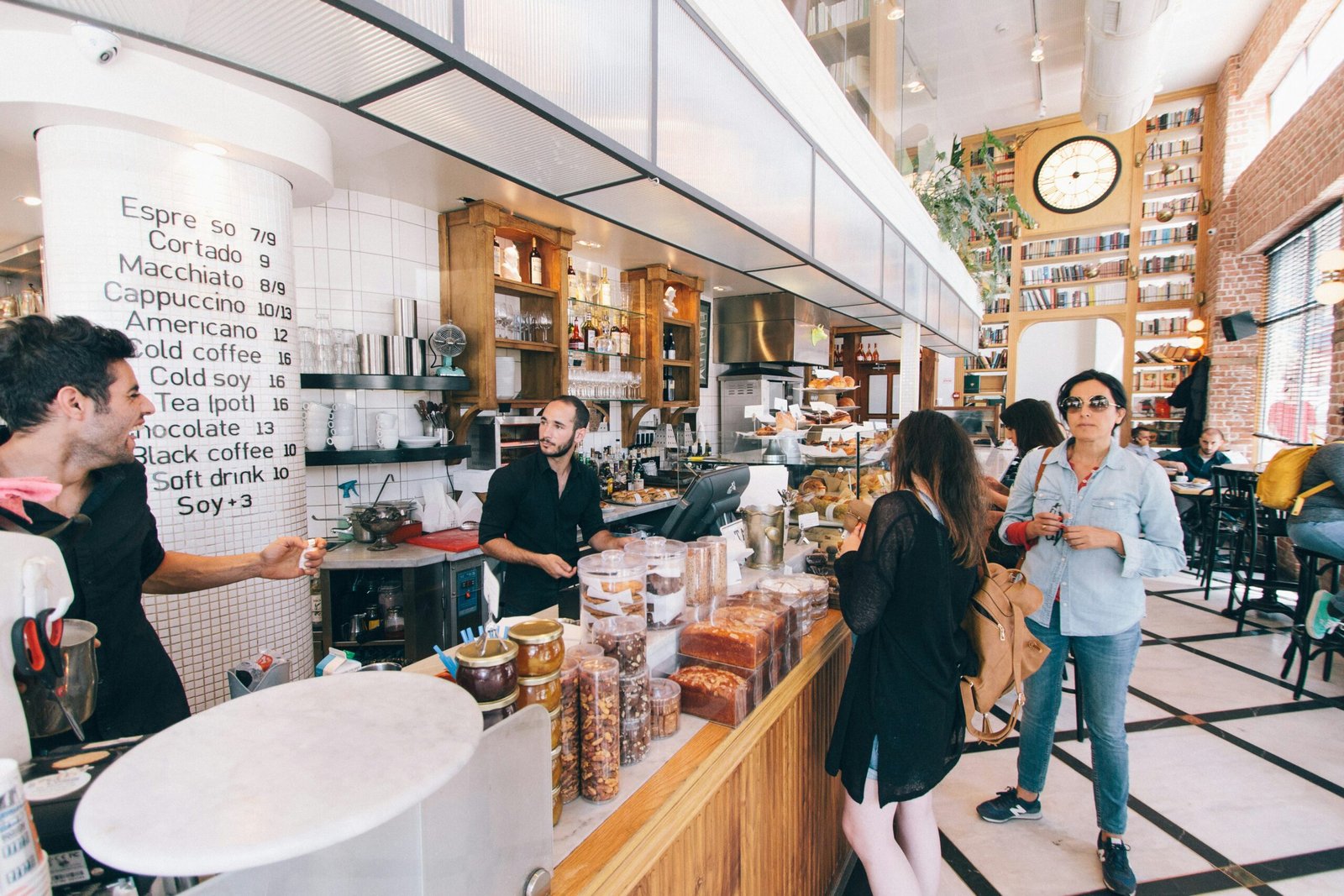 Starbucks' CEO Transition: Brian Niccol from Chipotle Takes the Helm